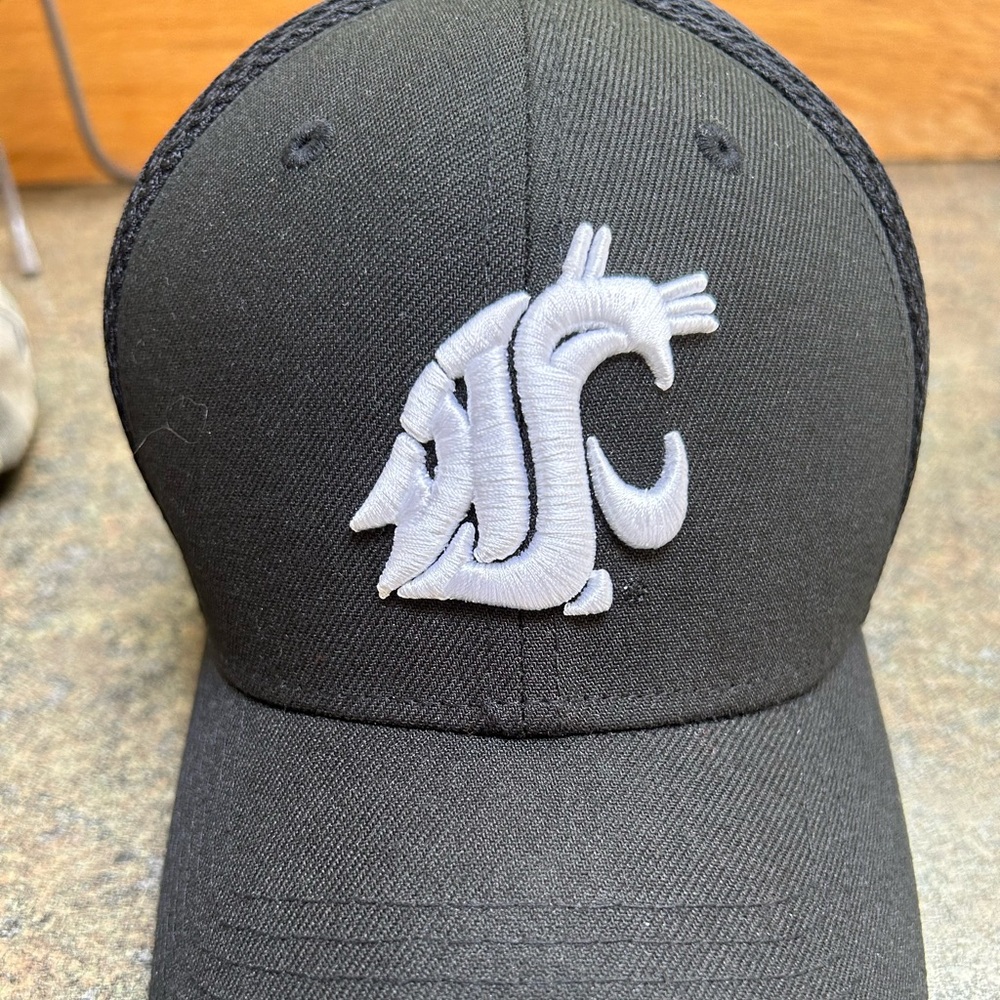 Bundle of Washington State University caps